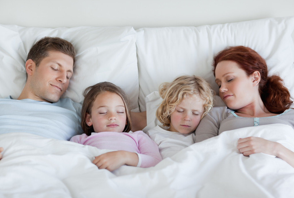 family bed sharing while sleeping